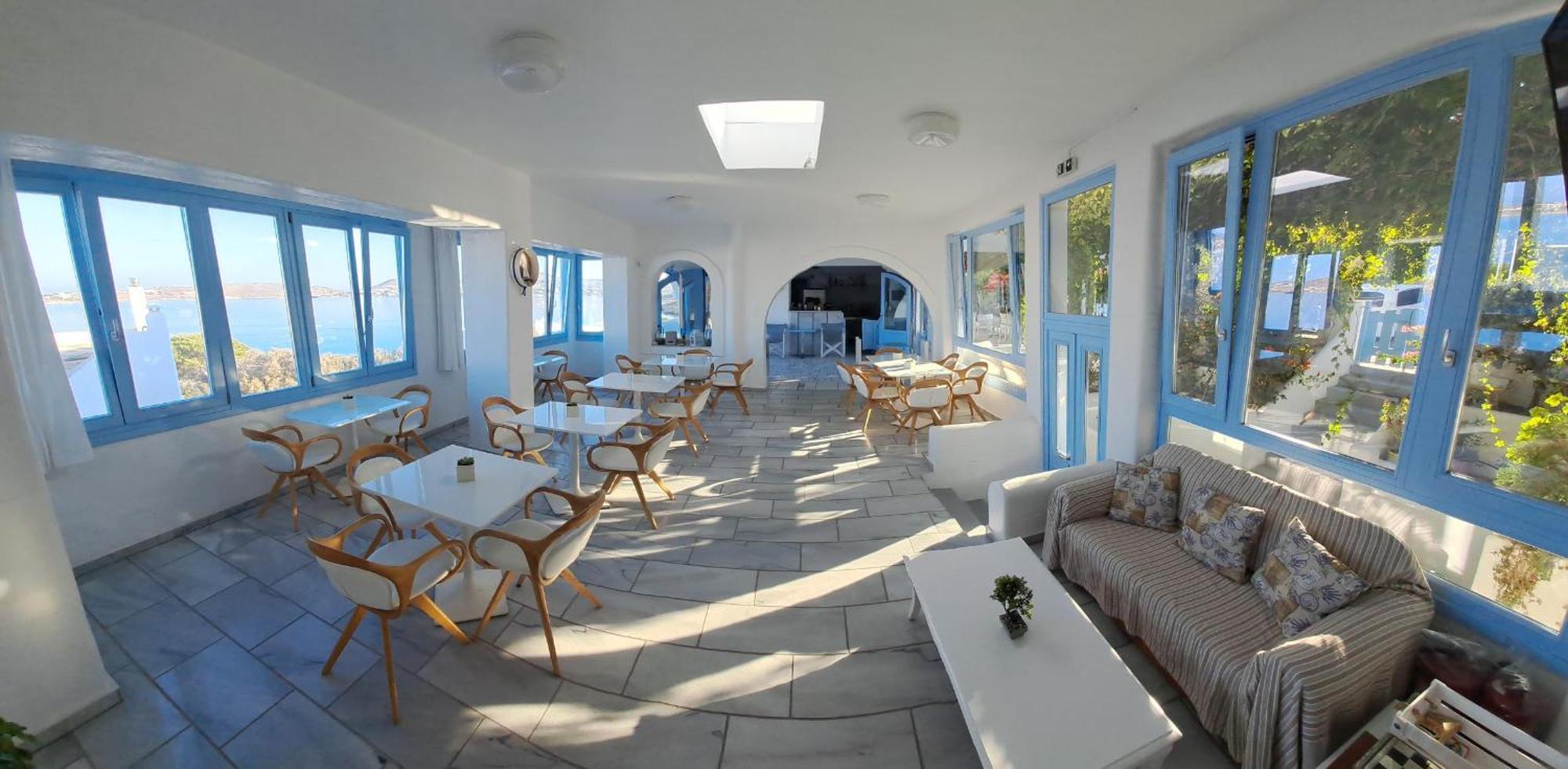 Stratos & Aparthotel 3*