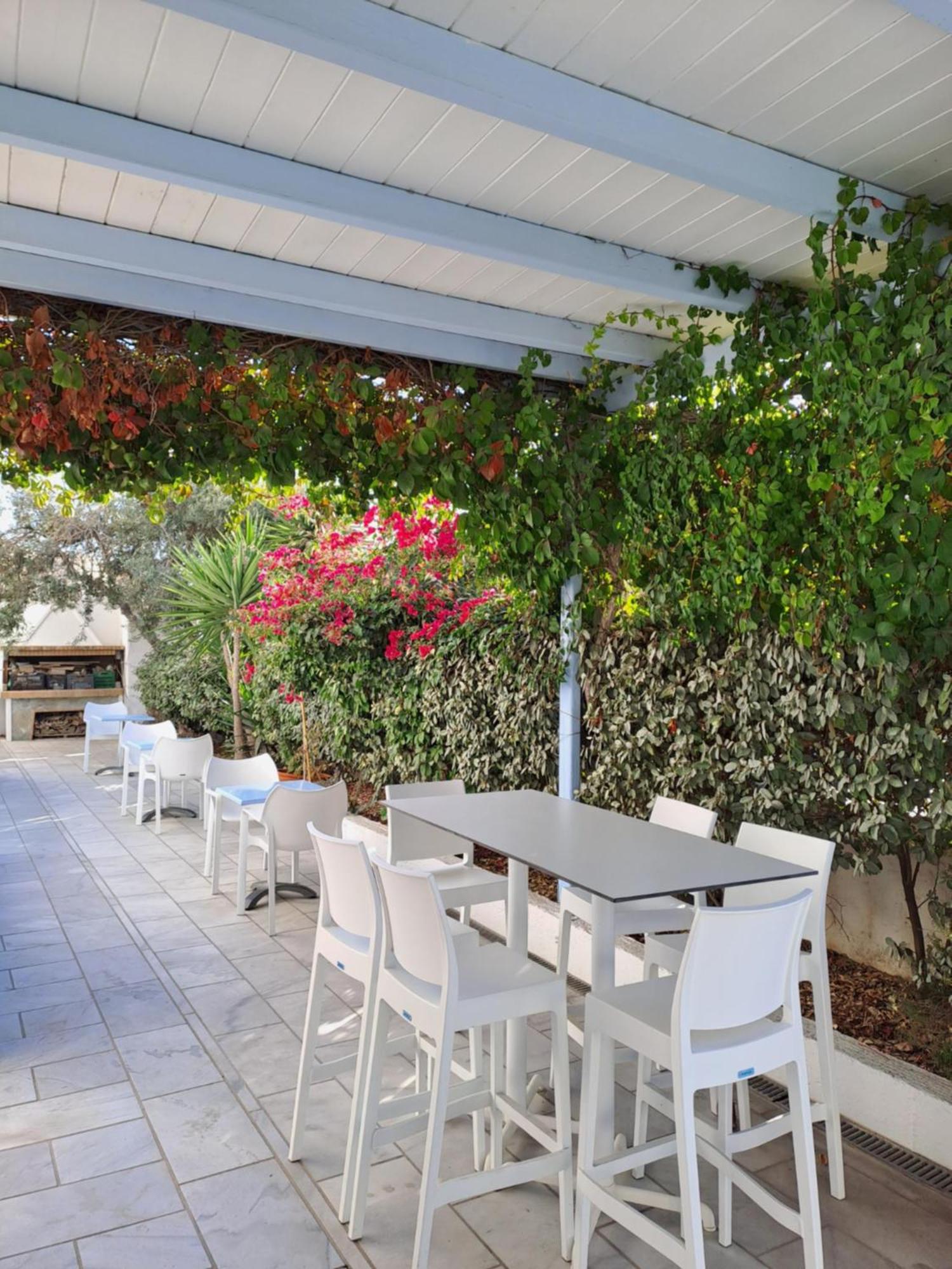 Stratos & Aparthotel Parikia (Paros)